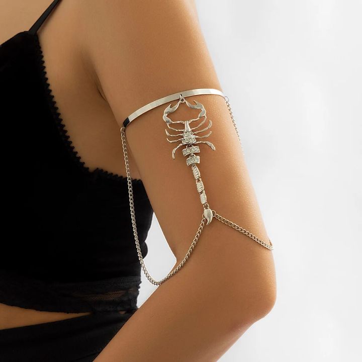 Simple%20Boho%20Coil%20Upper%20Arm%20Band%20Cuff%20Armlets%20for%20Women%20Girls%20Arm%20Bangle%20Adjustable%20-%20Image%207
