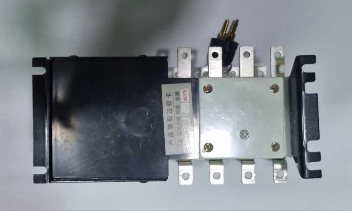 Automatic%20Transfer%20Switch,%20ATS%20100A/4pole%20-%20Image%204