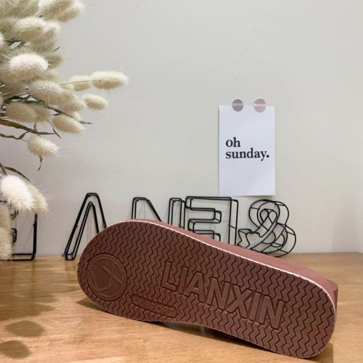 Flip%20Flops%20Women's%20Korean-Style%20Versatile%20Casual%20Fashion%20Thin%20Strap%20Muffin%20Slippers%20Women's%20Summer%20Non-Slip%20Flip-Flops%20Soft%20Beach%20Shoes%20-%20Image%204