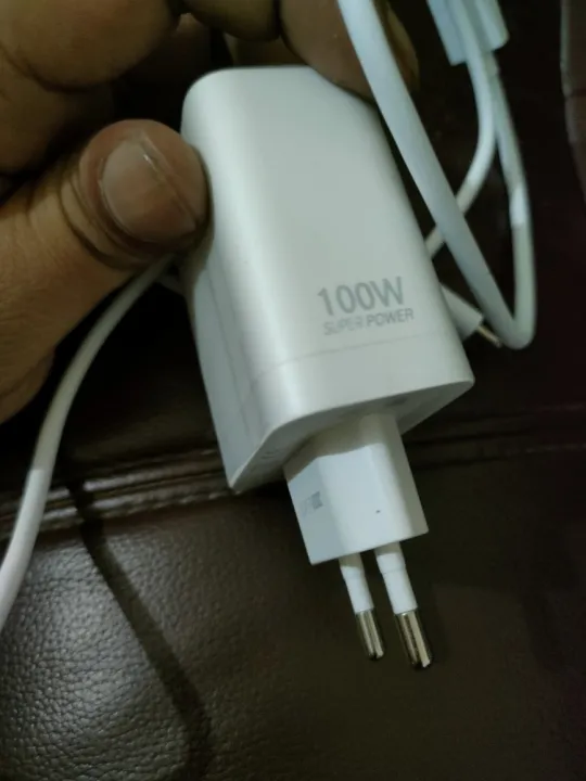 Realme%20100W%20SuperVOOC%20Charger%20-%20Image%204