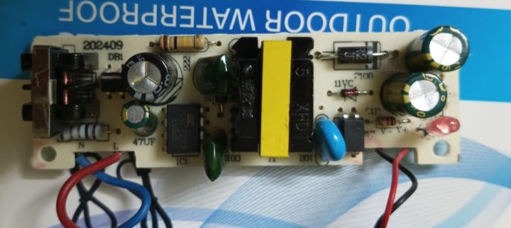 CCTV%20Camera%20Power%20Supply%20AC/%20DC%2012V%202A%20Double%20Circuit%20Adapter%20-%20Black%20-%20Image%205