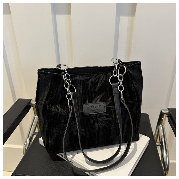 Aesthetic%20personality%20fashion%20tote%20bag%20women's%202024%20summer%20new%20large-capacity%20commuting%20versatile%20shoulder%20bag%20trendy%20women's%20bag%20-%20Image%207