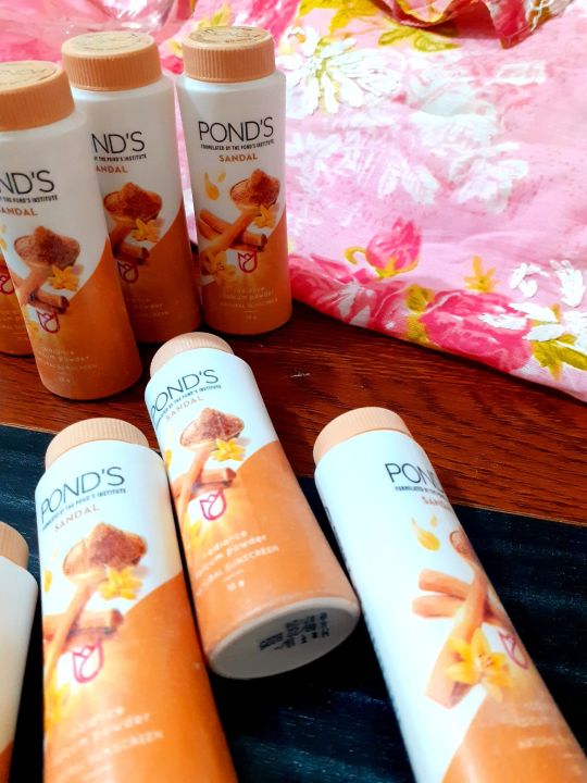 Ponds%20Sandal%20Radiance%20Talcum%20Powder%20with%20Natural%20Sun%20Protection%7C%20Perfumed%20Talc%20with%20Goodness%20of%20Real%20Sandalwood%20Oil%20for%20Smooth%20&%20Radiant%20Skin%20-%20Image%205