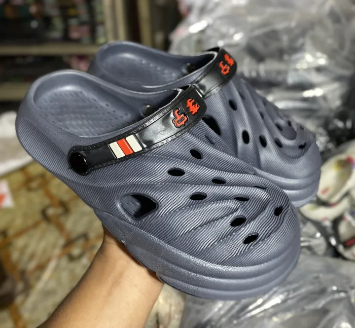 Mens%20Hollow%20Design%20Slingback%20Round%20Toe%20Clogs%20Outdoor%20EVA%20Vent%20Sandals%20-%20Image%2010
