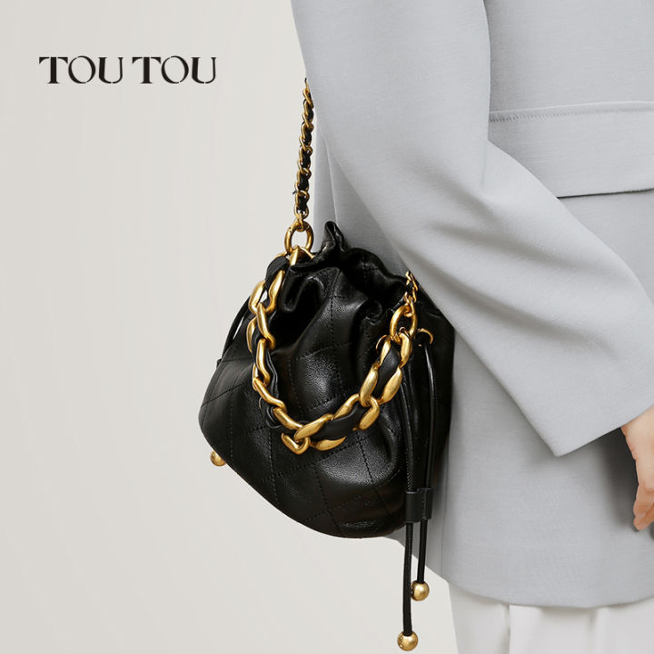 TOUTOU%20Genuine%20Leather%20Quilted%20Drawstring%20Bucket%20Bag%20for%20Women%20with%20Chain%20Strap%20Crossbody%20Handbag%20for%20Daily%20Use%20and%20Commuting%20-%20Image%203