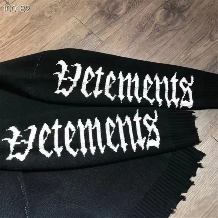 VETEMENTS%20Gothic%20Logo%20Hoodie%2020FW%20Men%20Women%20Sleeves%20Woven%20White%20Letter%20Mark%20Vetements%20Turtleneck%201:1%20VTM%20Sweatshirts-Type%206%20-%20Image%208