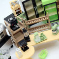 【Support-Cod】 1:12 Dollhouse Miniature Grid Space Mini Juicer Kitchen Supplies Miniature Model Podazz. 