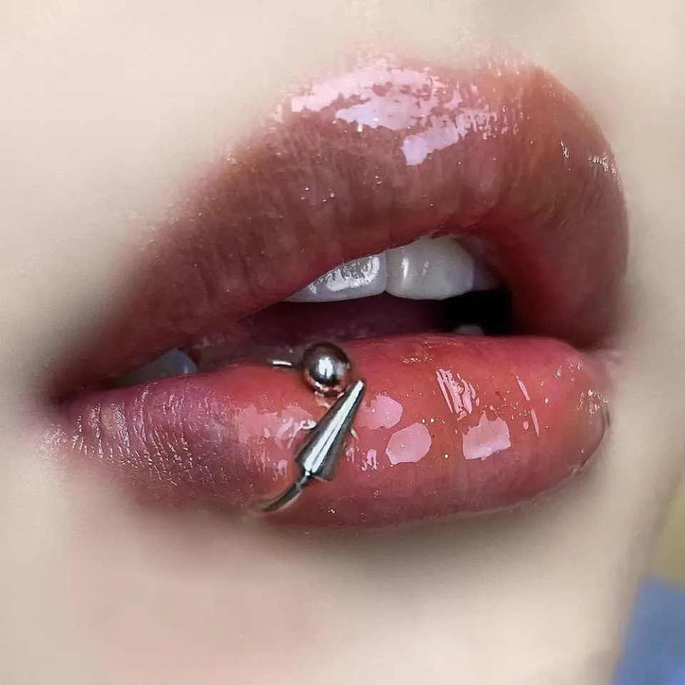 Stainless Steel Pointed Cone Lip Piercing Personality Cool