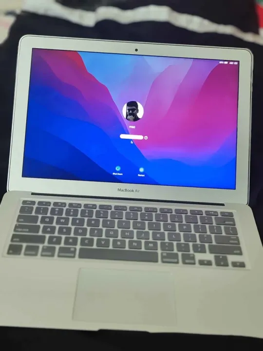 MacBook%20Air%20(13-inch,%202017)%20-%20Image%202