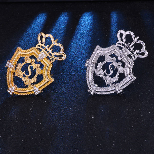 Large%20Size%20Crown%20Brooch%20Badge%20for%20Men%20Suit%20Accessories%20-%20Image%203