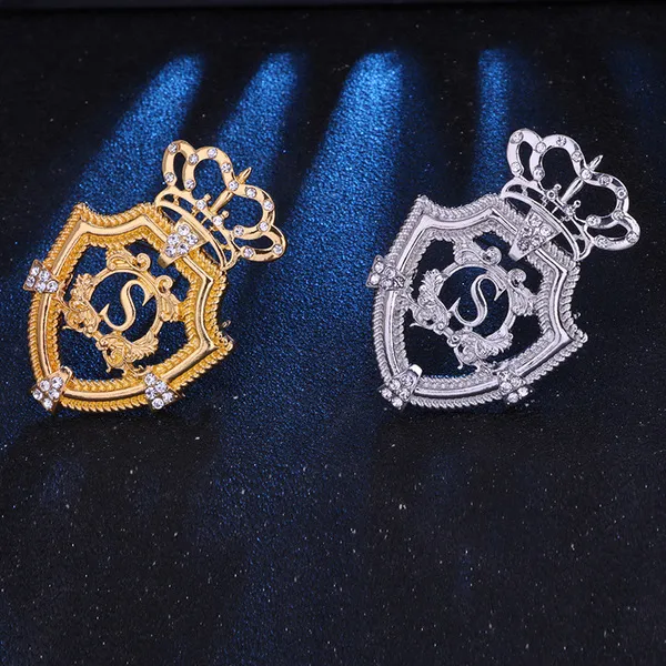 Large%20Size%20Crown%20Brooch%20Badge%20for%20Men%20Suit%20Accessories%20-%20Image%203