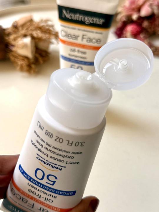 Original%20USA%20made%20Neutrogena%20clear%20%20Face%20oil%20free%20Sunscreen%20spf%2050%2088%20ml%20-%20Image%203