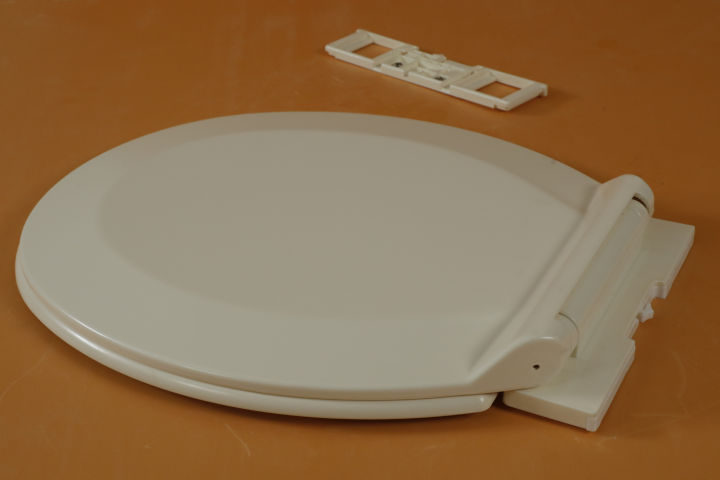 Premium%20Adjustable%20Round%20Toilet%20Seat%20Cover%20with%20Hydraulic%20Hinge,%20Durable%20Plastic,%20M-704%20-%20Image%206