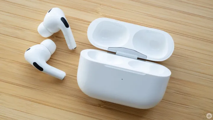 Airpods%20Pro%20Made%20In%20Dubai%20Wireless%20Earbuds%20-%20Bluetooth%20Headphone%20-%20Image%205