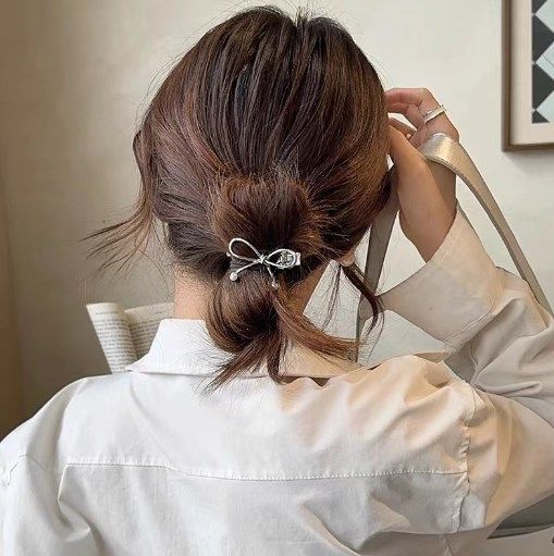 1/2Pcs%20Y2K%20Metal%20Pearl%20Bow%20Hairpin%20Fashion%20Design%20Hair%20Clip%20for%20Girls%20Female%20Hair%20Accessories%20-%20Image%204