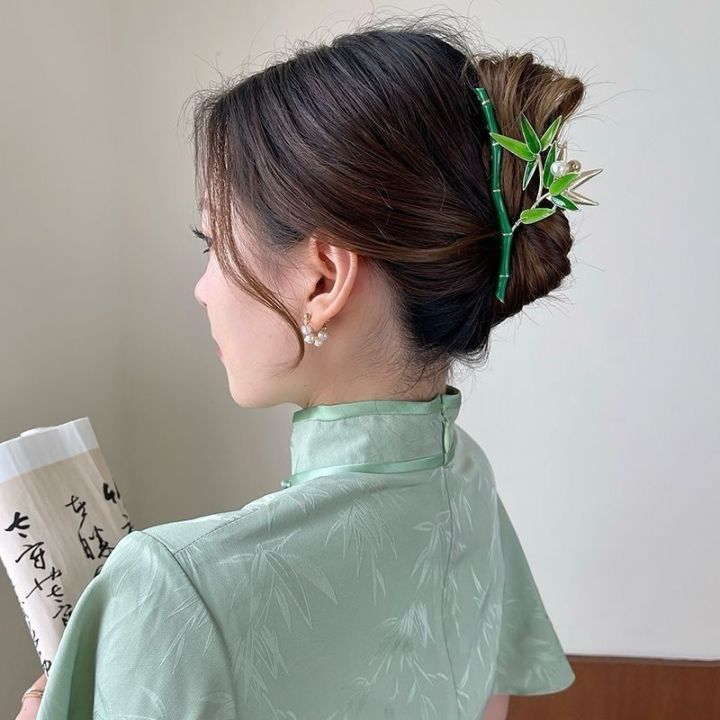 Korean%20Design%20Premium%20Green%20Bamboo%20Claw%20Clips%20-%20Image%203
