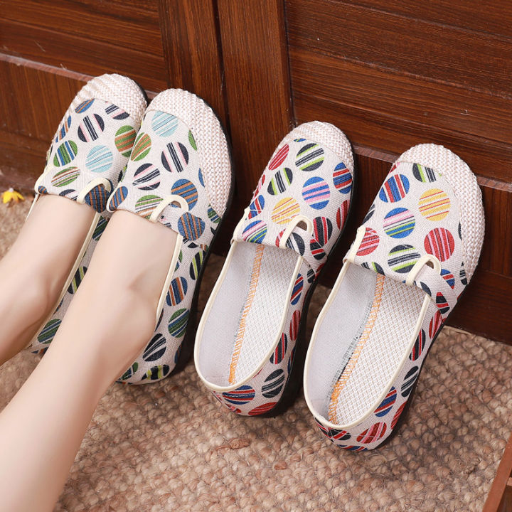 5Yuan%20Welfare%20Summer%20Old%20Beijing%20Cloth%20Shoes%20Women's%20Shoes%20Slip-on%20Breathable%20Spring%20and%20Autumn%20Shoes%20Soft%20Bottom%20Middle-Aged%20and%20Elderly%20Flat%20Shoes%20-%20Image%203