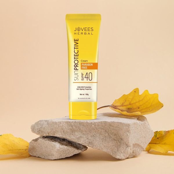Jovees Herbal Sun Protective Sunscreen SPF 40 Ultra light, for Normal and Dry skin