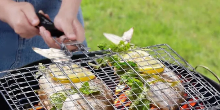 Best%20features%20Stainless%20Steel%20Edging%20Barbecue%20Net%20BBQ%20Grill%20Grates%20Grid%20Wire%20Mesh%20Net%20barbecue%20Clip%20Tool%20Plain%20Weave%20For%20Camping,%20Travel%20and%20Party%20-%20Image%205