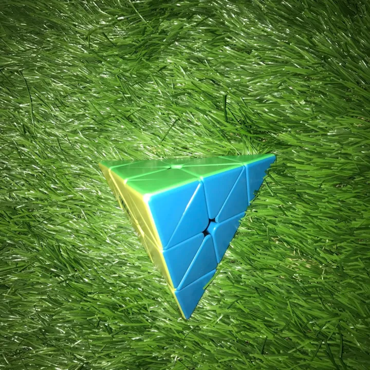 Rubik%E2%80%99s%20Very%20Flexible%20-%20Pyramid%20Cube%20-%20Image%209