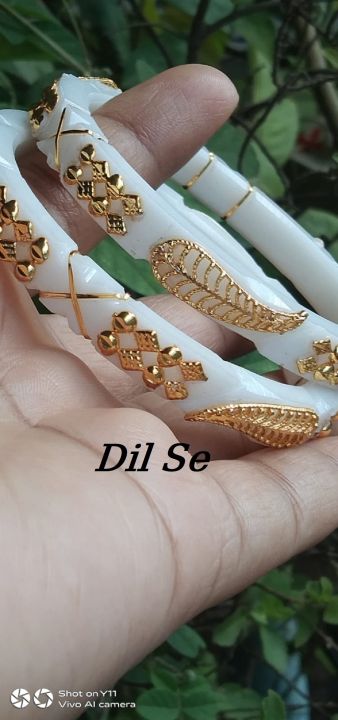 Uniqe%20and%20Gorgious%20Golden%20Metal%20Leaf%20designed%20Works%20Plastic%20Shakha%20Pola%20Bangles.%20It's%20for%20Women%20White%20,%20Party%20,%20Wedding%20,%20Anniversary%20,%20Durga%20Puja%20&%20All%20Time%20Use.%20-%20Image%203
