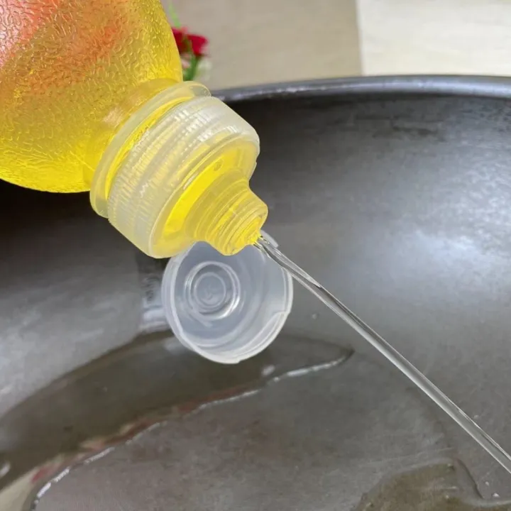 Kitchen%20Squeeze%20Oil%20Bottle%20Dispenser%20/300ml/500ml%20Food-Grade%20PP%20Condiment%20Sauce%20Vinegar%20Olive%20Oil%20Squeeze%20Bottles%20-%20Image%206