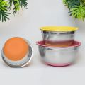 5Pcs Stainless Steel Mixing Bowls 18-26cm Diameter Metal Nesting Bowls with Colorful Airtight Lids Non-Slip Bottoms. 