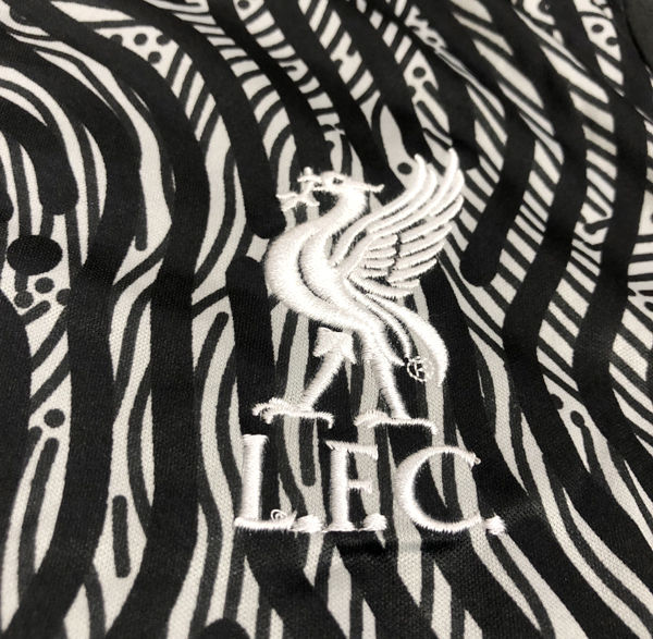 Liverpool%202020%202021%20Jersey%20Half%20Sleeve%20-%20Image%203