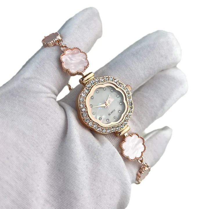 Women's%20Minority%20Simple%20Dignified%20Flowers%20Bracelet%20Watch%20Fashion%20Quartz%20Watch%20-%20Image%205