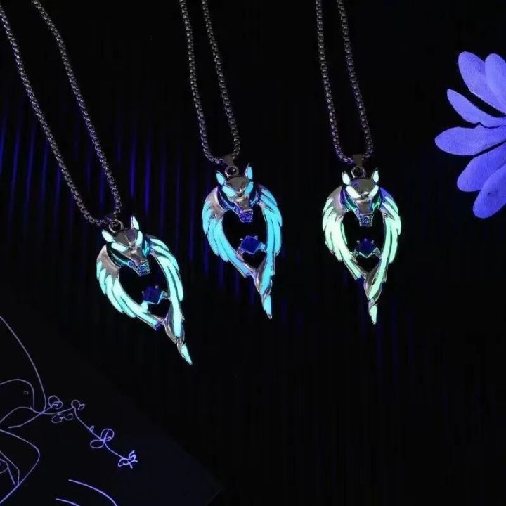Creative%20Luminous%20Wolf%20Head%20Pendant%20Necklace%20for%20Men%20Fashion%20Cool%20Fluorescent%20Arctic%20Wolf%20King%20Totem%20Hip%20Hop%20Chain%20Party%20Gift%20-%20Image%203