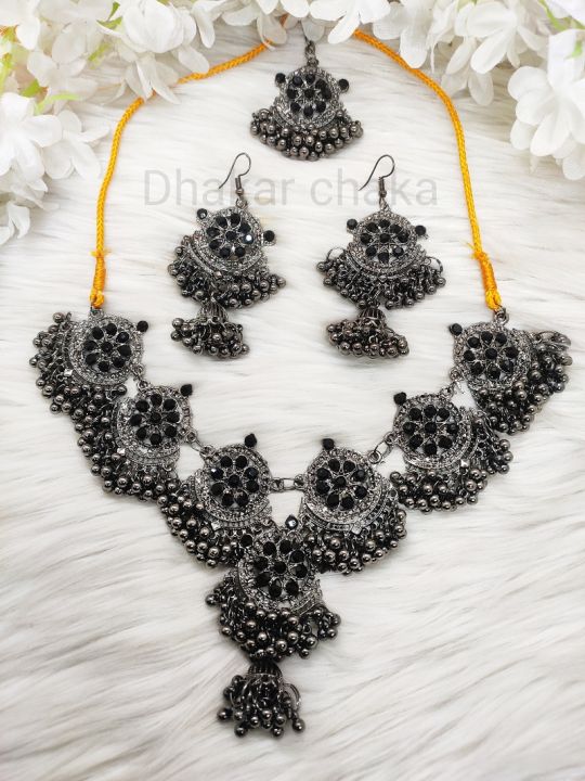 Silver%20Necklace%20and%20Tikli%20-%20Image%202