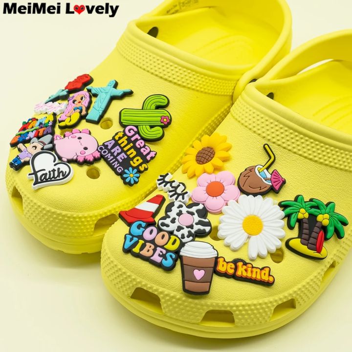 【NEW】 1PCS Karol G Shoes Charms Croc Jeans Medical Shoes Decoration Buckle Animals Garden Sandals Accessories Kids Gifts Wholesale