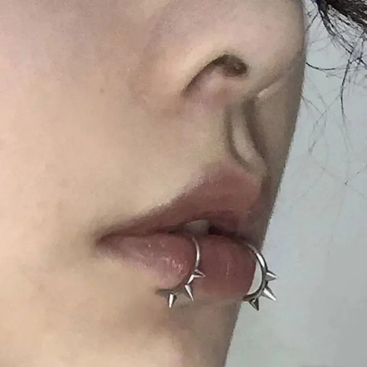 2%20Pcs%20Stainless%20Steel%20Spike%20Non-piercing%20C%20Lip%20Ring%20Cone%20Lip%20cuff%20Clip%20Piercing%20Labret%20Septum%20Body%20Piercing%20Jewelry%20-%20Image%202