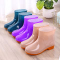Fashion short tube rain boots for women adult outdoor anti slip warm rain boots soft sole waterproof shoes work rubber shoes galoshes galoshes wholesale. 