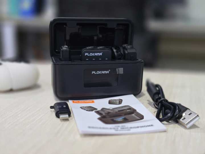 PLOKAMA%20VM-80%20Wireless%20Lavalier%20Microphone%20Set%20%E2%80%93%20Professional%20Plug%20&%20Play%20Mic%20for%20Vlogging,%20Interview%20&%20Live%20Streaming%20%7C%20-%20Image%207