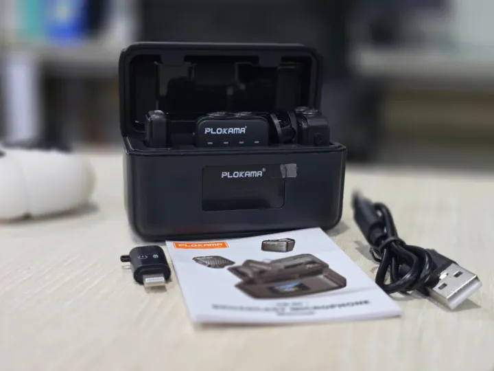 PLOKAMA%20VM-80%20Wireless%20Lavalier%20Microphone%20Set%20%E2%80%93%20Professional%20Plug%20&%20Play%20Mic%20for%20Vlogging,%20Interview%20&%20Live%20Streaming%20%7C%20-%20Image%207