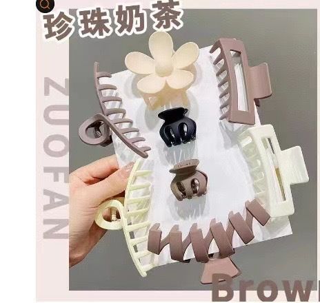 8%20Piece%20%20Fashion%20Solid%20Colors%20Elegant%20Geometric%20Flower%20Hair%20Claw%20Clips%20Big%20Matte%20Hair%20Claw%20Clamps%20for%20Woman%20Girls%20Thick%20Hair%20-%20Image%203