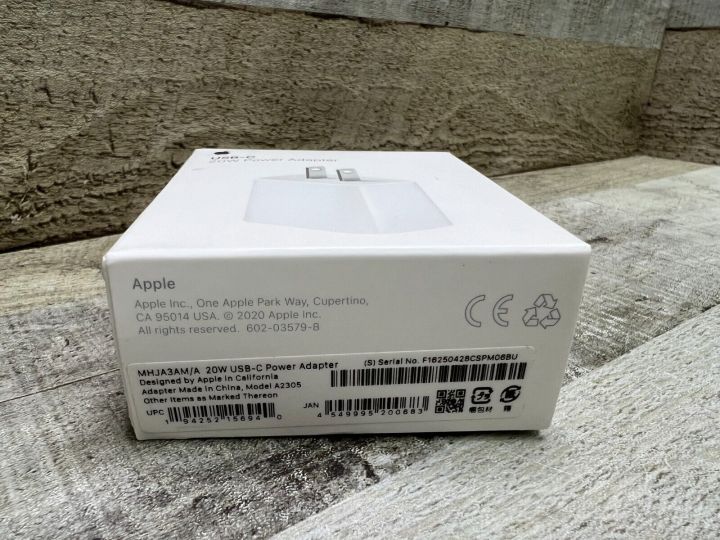 Apple%2020W%20USB.C%20Power%20Adapter%20FOR%20iPhone%2013/12/11/X%20-%20Three%20pin%20-%20Image%205