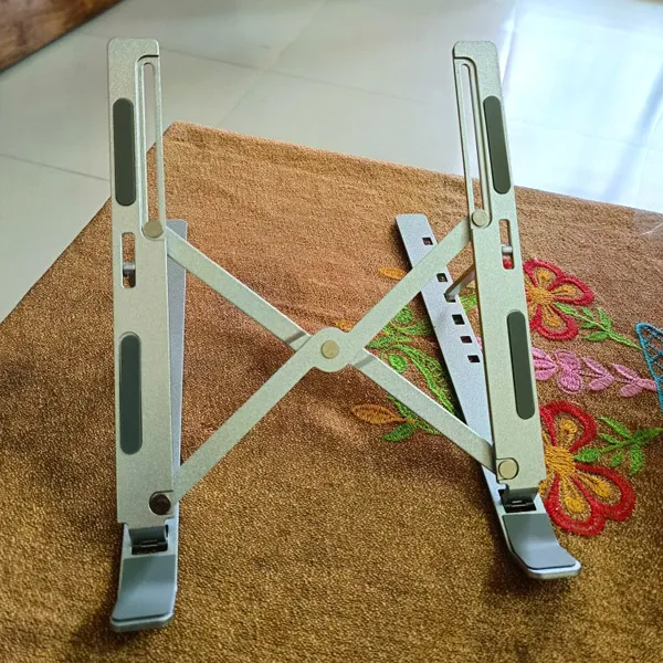 Laptop%20Stand%20Creative%20Folding%20Storage%20Bracket%20for%2010-17%20inch%20Tablets%20Notebook%20Laptop%20Premium%20Quality%20Aluminum%20Alloy%20Laptop%20Stand%20-%20Image%204