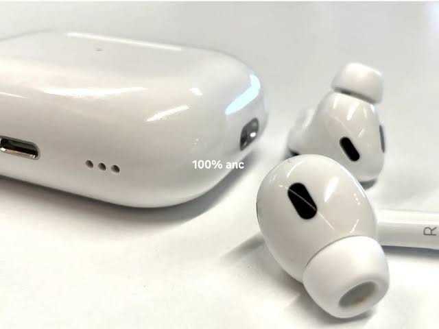Airpods%20Pro%202nd%20Gen%20Wireless%20Charging%20Bluetooth%20Headphone%20-%20Image%203