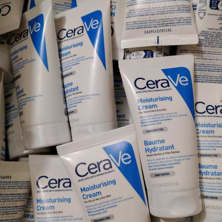 CeraVe%20Moisturising%20Cream%20For%20Dry%20to%20Very%20Dry%20Skin%20(50ml)%20-%20Image%203