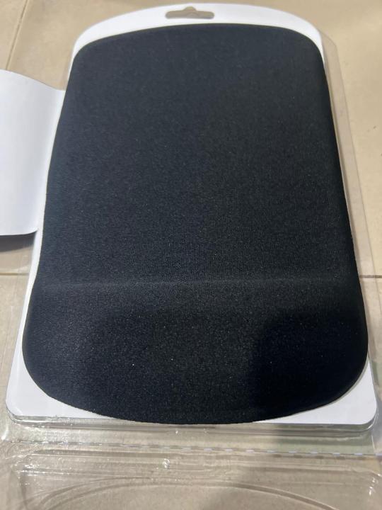 Ergonomic%20H16%20Gel%20Mouse%20Pad%20with%20Soft%20Wrist%20Rest%20%E2%80%93%20Non-Slip,%20Smooth,%20and%20Comfortable%20-%20Image%204