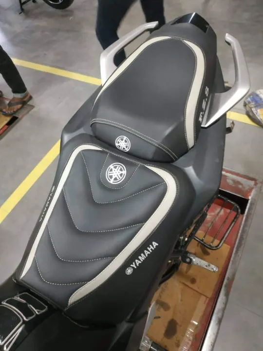 Yamaha%20fazer%20v2%20silver%20color%20premium%20modified%20%20seat%20cover%20-%20Image%203