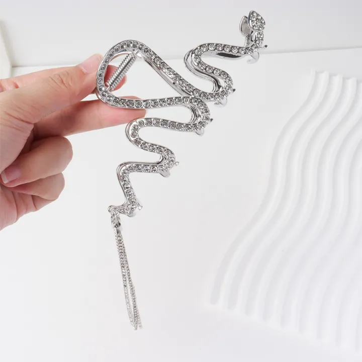 2024%20New%20Tassel%20Water%20Diamond%20Advanced%20Sensory%20Gripper%20Large%20Pan%20Hair%20Back%20Spoon%20Snake%20shaped%20Shark%20Clip%20-%20Image%207