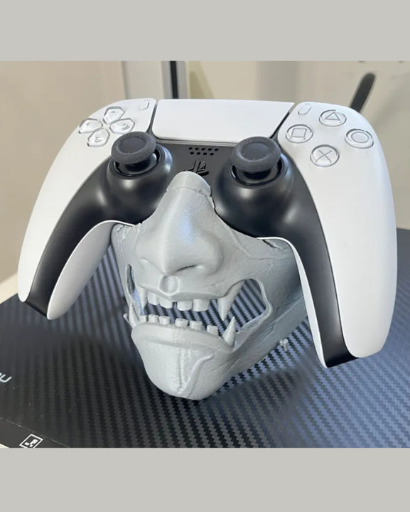 3D Printed Ghost of Yotei Atsu Mask PS5 Controller Holder - DualSense Snap-In Stand with Smart Button Cutout for Gaming Desk Decor