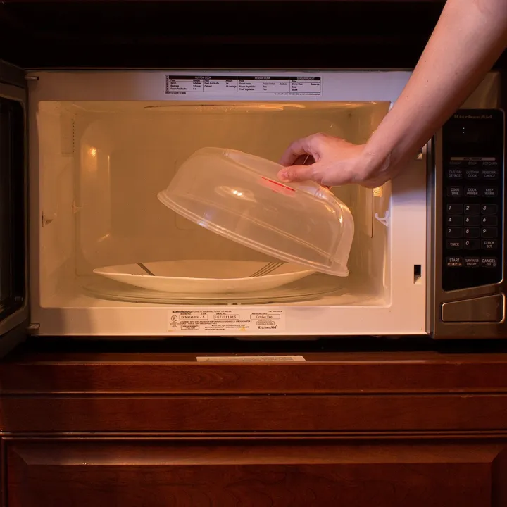 MICROWAVE%20FOOD%20COVER%20%20/%20Plate%20Cover%20Splatter%20Guard%20Non%20Stick%20Plastic%20Clear%20Dish%20Lid%20-%20Image%203