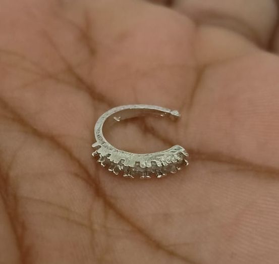 Elegant%20Gold%20&%20Silver%20Plated%20Nose%20Pin%20with%20Sparkling%20CZ%20Stones%20%E2%80%93%20Minimalist%20Nose%20Ring%20for%20Everyday%20Glam"%20-%20Image%202