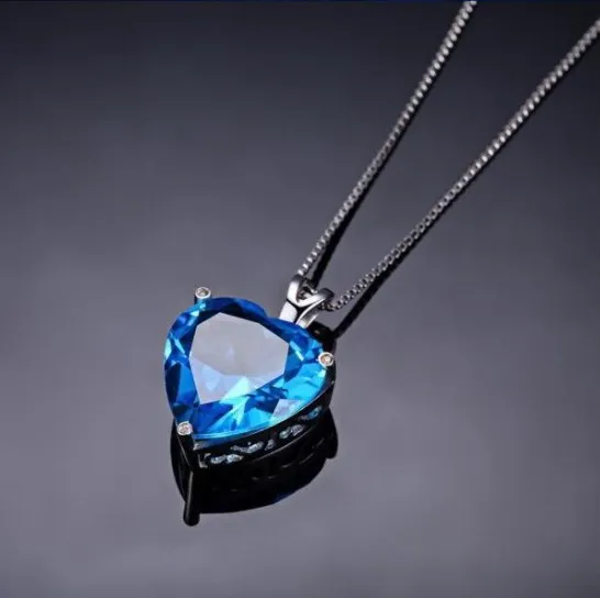 A%20Vintage%20Blue%20Sapphire%20Heart%20Pendant%20Necklace%20-%20Image%205