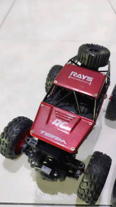 Have%20Off-Road%20Adventures%20with%20an%20R/C%20Car%20Rock%20Crawler%20-%20Rechargeable%20Alloy%20Monster%20Truck%20-%20Remote%20Control%20Car%201:18%20SF2029%20-%20Image%206
