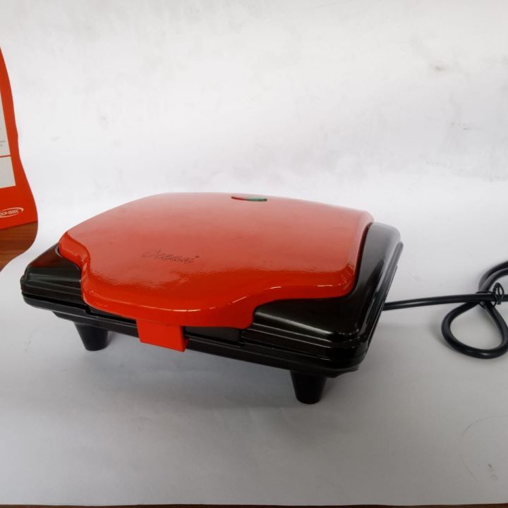 Ocean%20Sandwich%20Maker%20700W%20%E2%80%93%20OSM233%20-%20Image%204